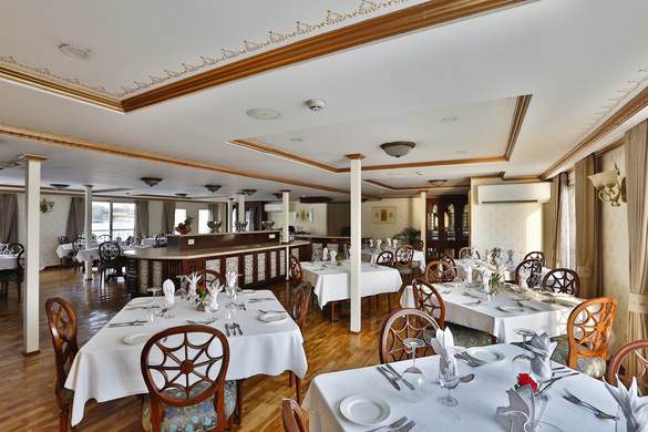 RV Ganges Voyager Restaurant ©CroisiEurope 11.JPG